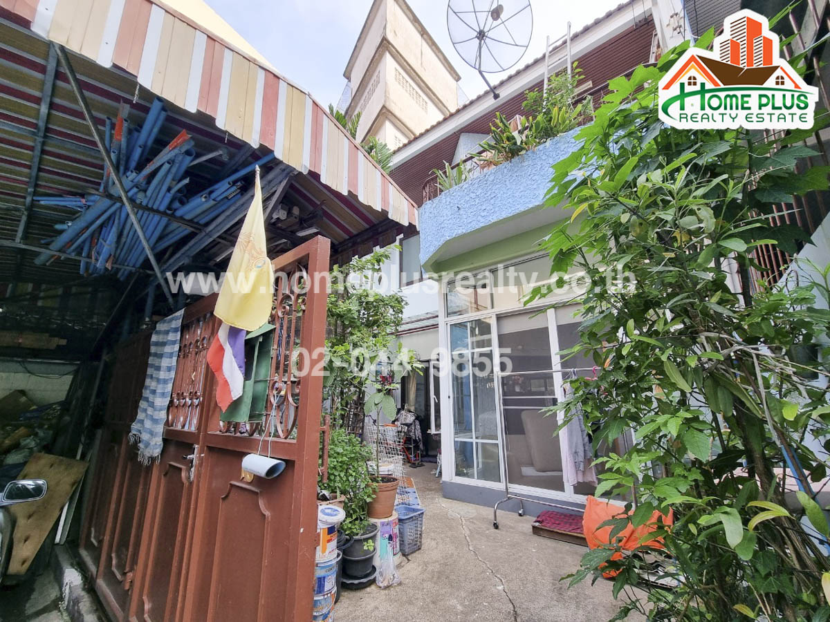 ทาวน์เฮ้าส์ 2 ชั้น หลังริม ซอยสมเด็จพระปิ่นเกล้า8 (ใกล้พาต้าปิ่นเกล้า